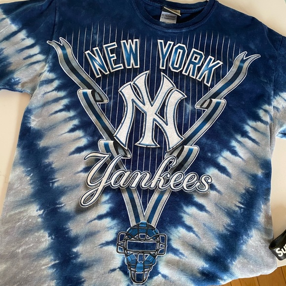 New York Yankees Liquid Blue Tie Dye Tshirt - Picture 5 of 6